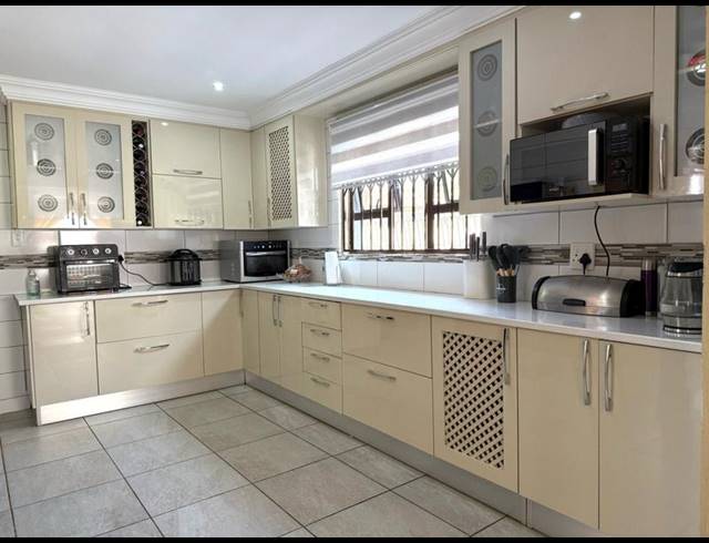 5 BEDROOM HOUSE FOR SALE IN CHANTELLE